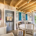 Деревянный коттедж Osada *